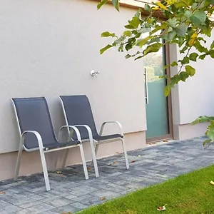 Apartment With Back Garden
