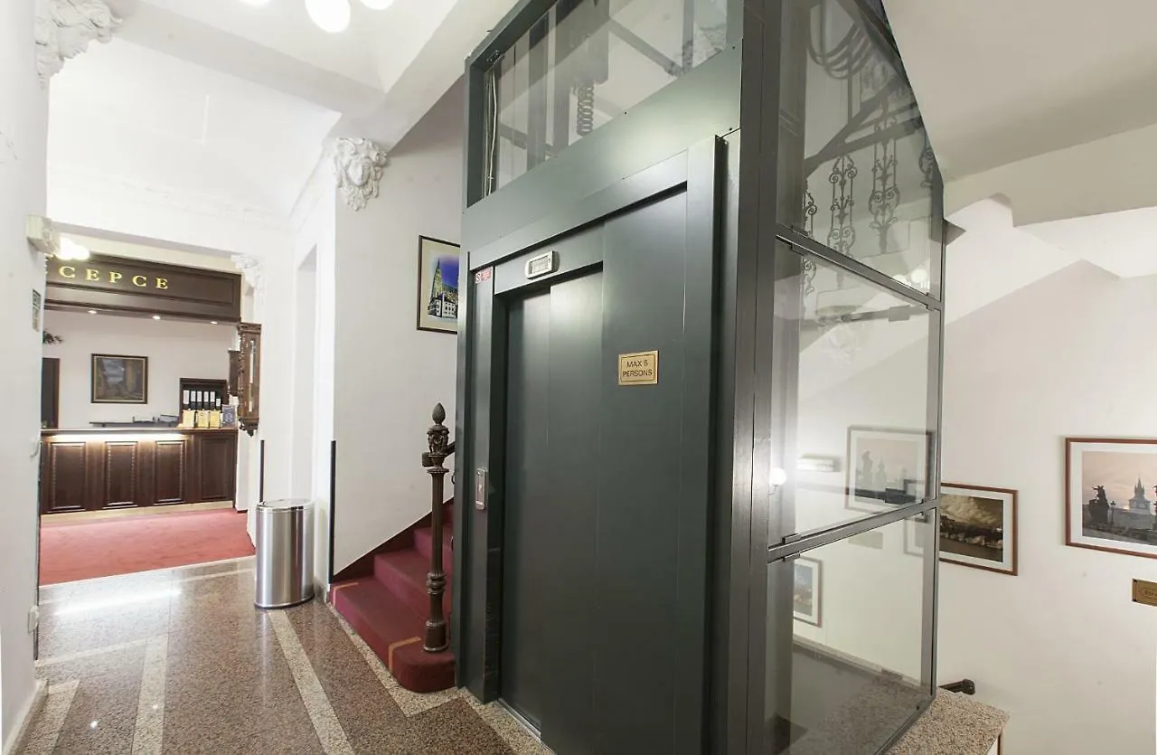Hotel Atos Прага 3*,
